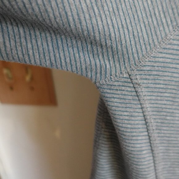 𝅺EDDIE Bauer Sweater Striped Gray Blue Pockets Small - Picture 6 of 12